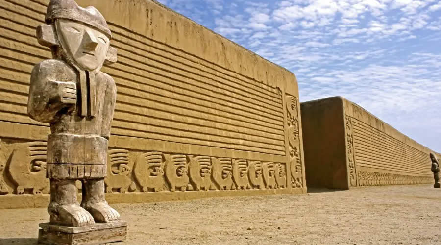 Adobe walls and friezes of Chan Chan, Trujillo