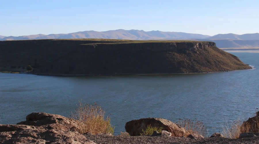 High Andean lagoon on the road from Colca to Puno