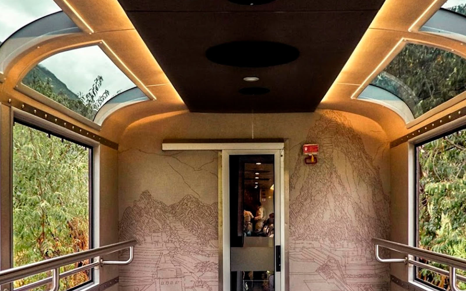 The 360° panoramic train by Inca Rail to Machu Picchu