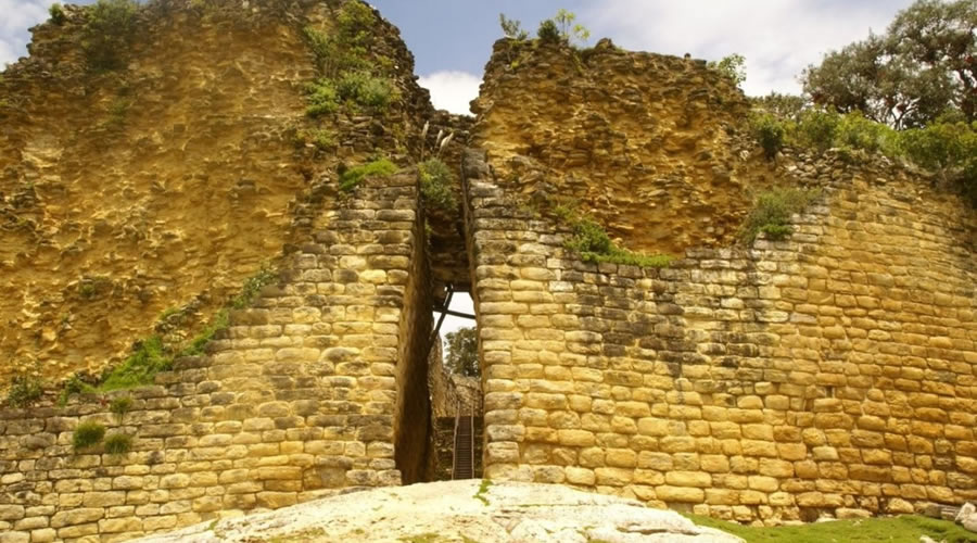 Stone walls of the Kuélap fortress above the Utcubamba Valley