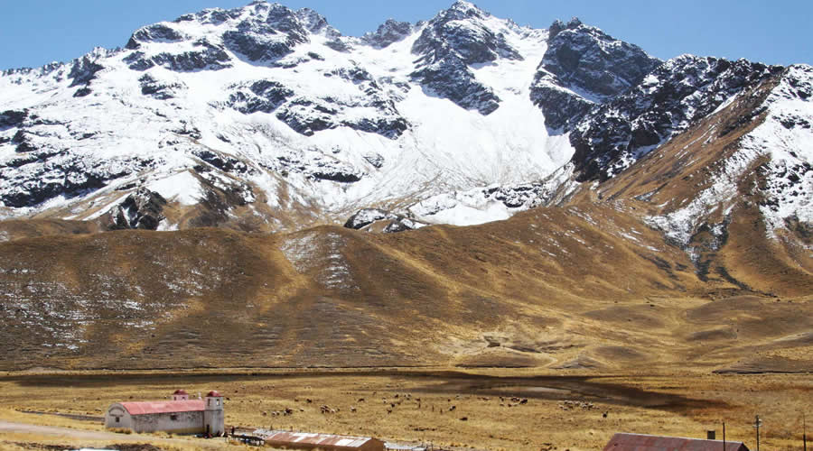Snow-capped peaks at La Raya Pass on the Route of the Sun