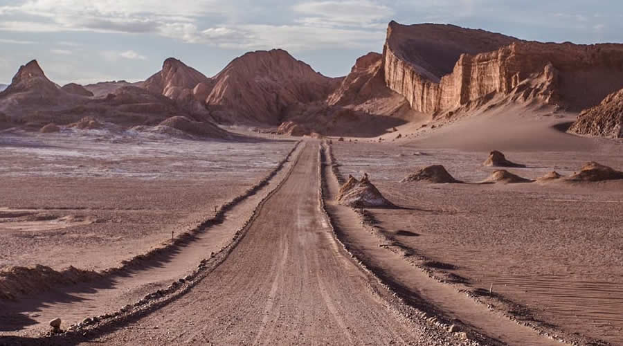 Atacama Desert Full Day: Lagoons and Valley of the Moon – Chile