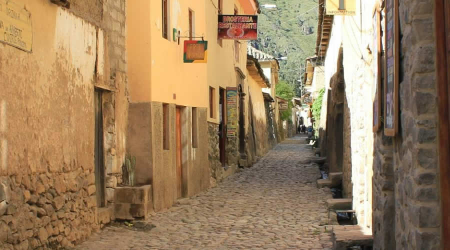 Sacred Valley Highlights and Train to Aguas Calientes – Peru
