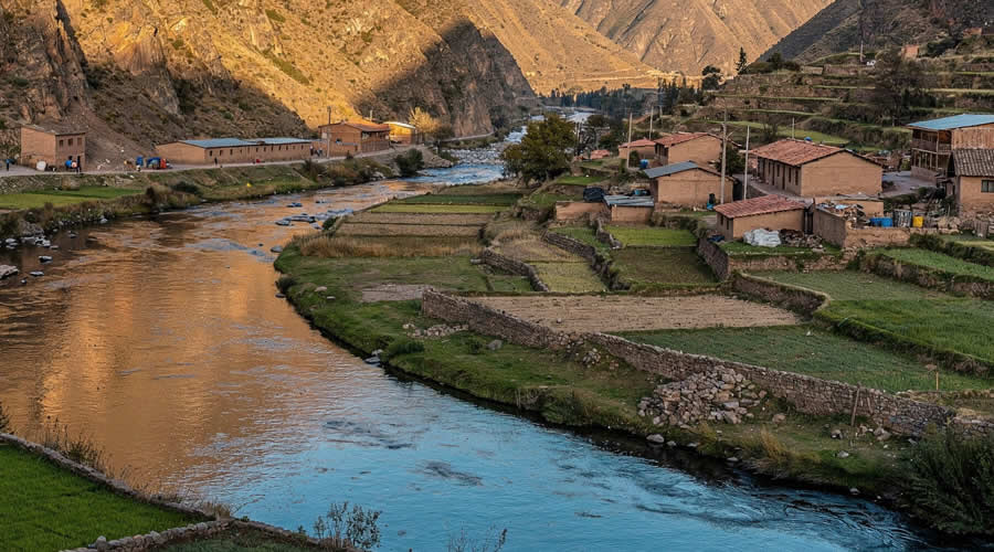 Urubamba River flowing through the Sacred Valley