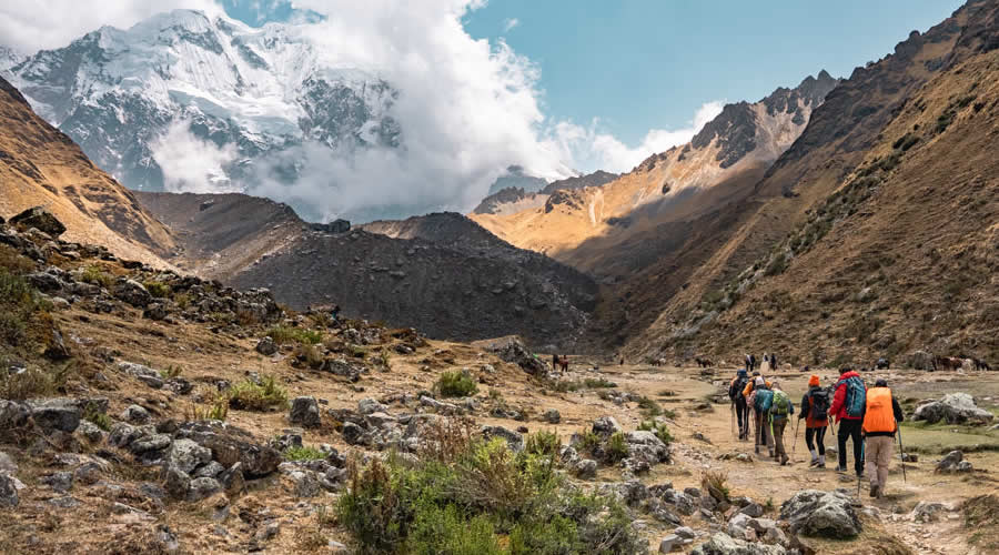 Railway trail from Hidroeléctrica to Aguas Calientes beside the Urubamba River